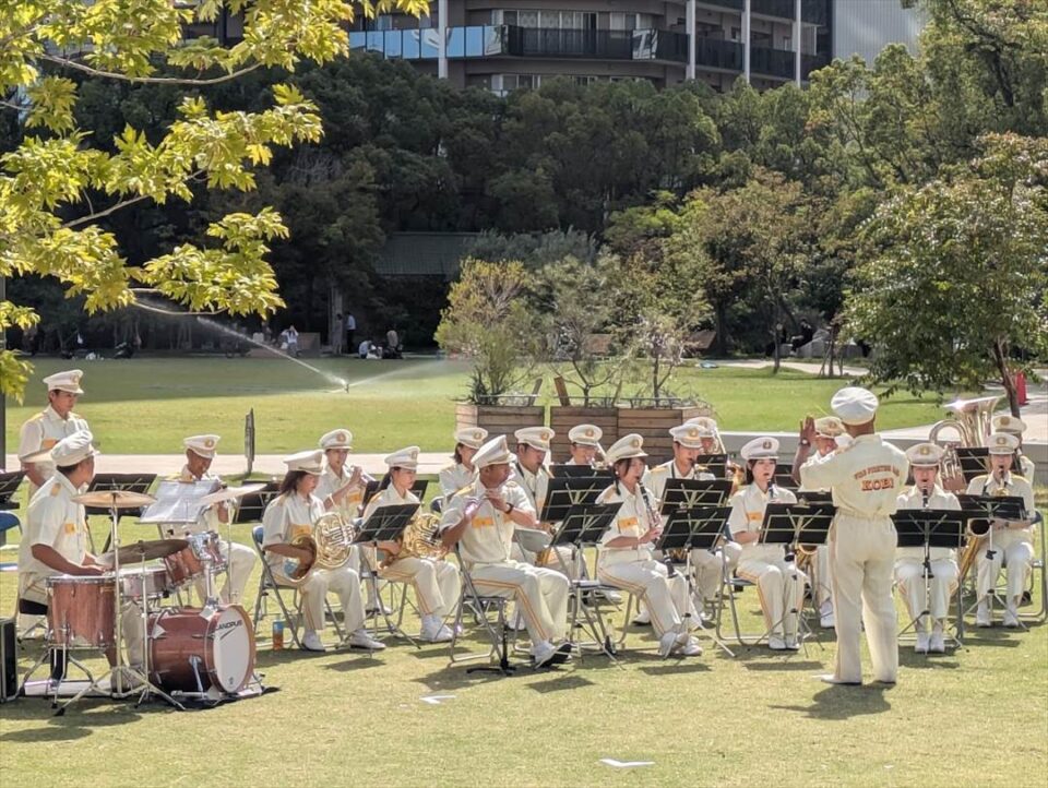 毎年春と秋の金曜日、お昼休みに東遊園地で音楽を楽しむ「グリーンコンサート」@神戸三宮 image001_R