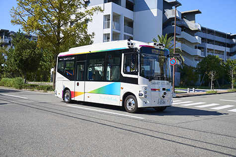 自動運転バス